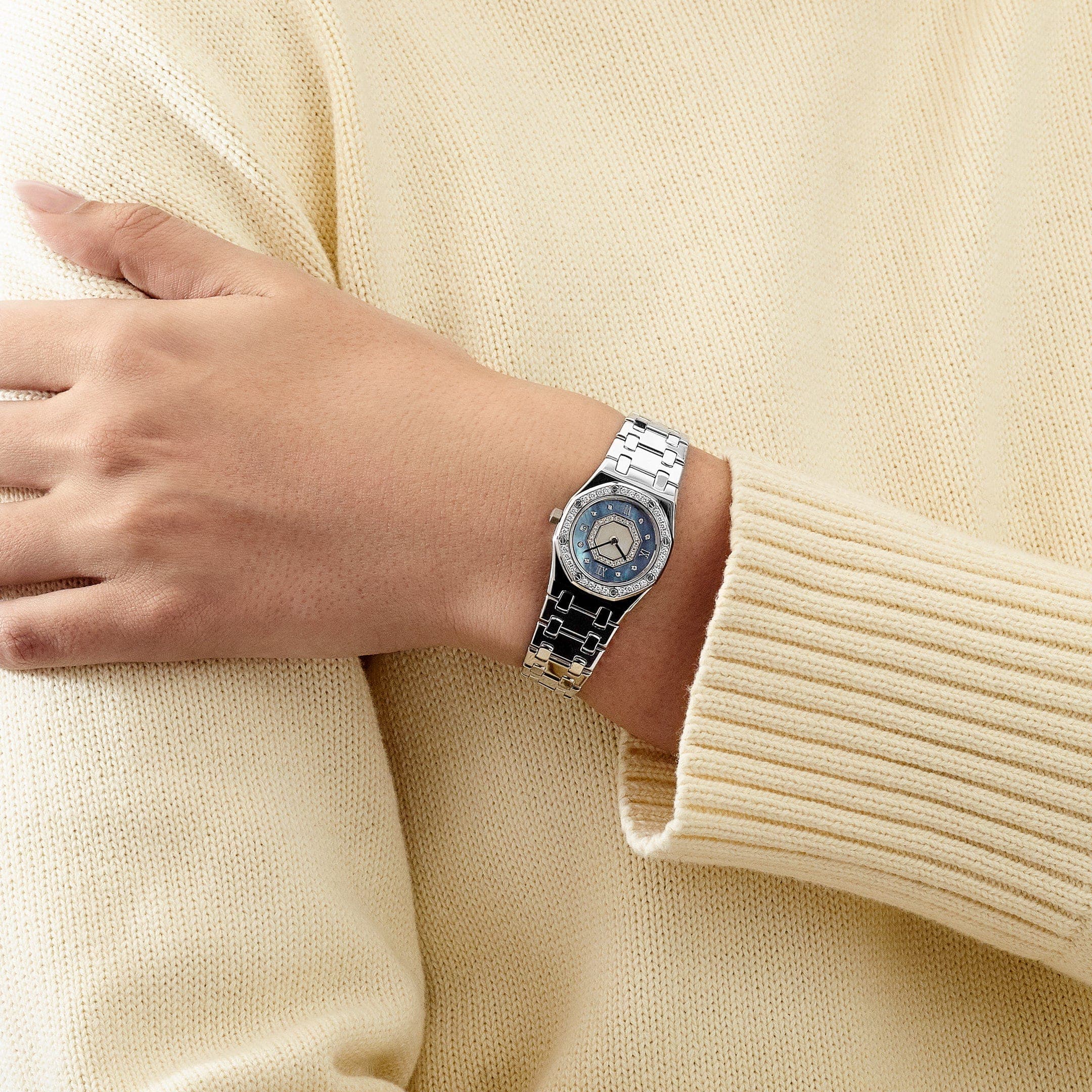 Audemars Piguet Royal Oak 67371BC/093 'Ladies' White Gold Blue Mother Of Pearl Diamond Dial Diamond Bezel Quartz (2002) - Thumbnail 3
