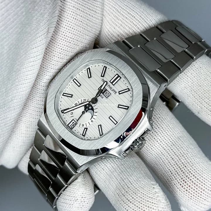 Patek Philippe Nautilus Annual Calendar 5726/1A-010 - Thumbnail 2