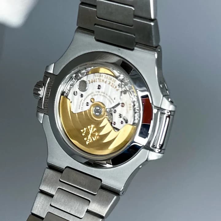 Patek Philippe Nautilus Annual Calendar 5726/1A-010 - Thumbnail 3